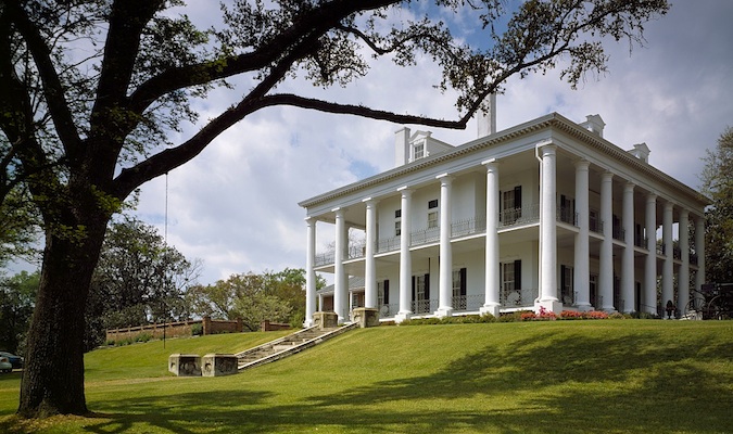 A huge historic home in Natchez, Mississippi
